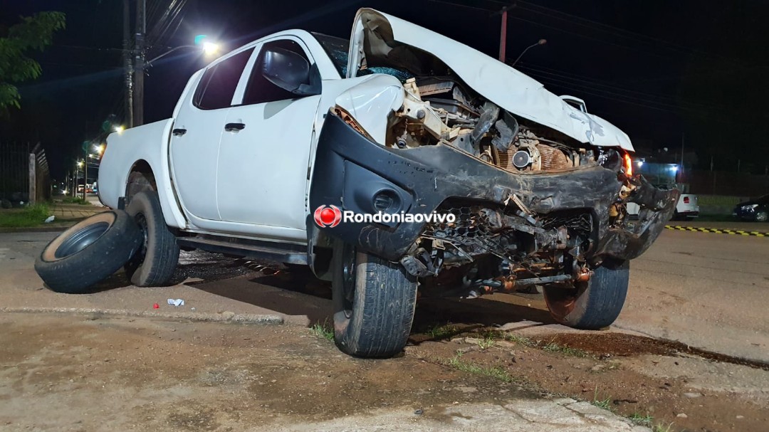 DESTRUIÇÃO: Motorista de caminhonete causa grave acidente durante fuga em Porto Velho