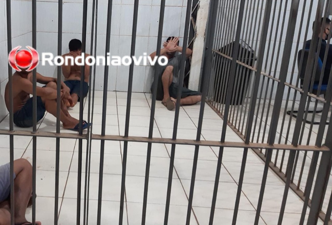 LEVOU A POLÍCIA: Após ser detida, mulher entrega boca de fumo e três são presos por tráfico