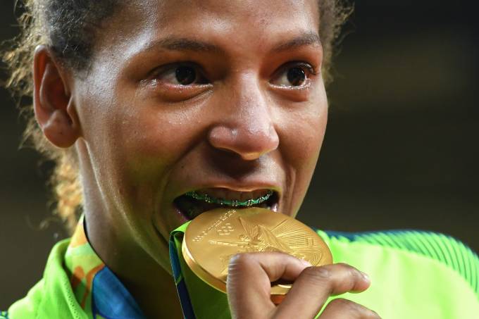 Campeã olímpica Rafaela Silva relata abuso policial