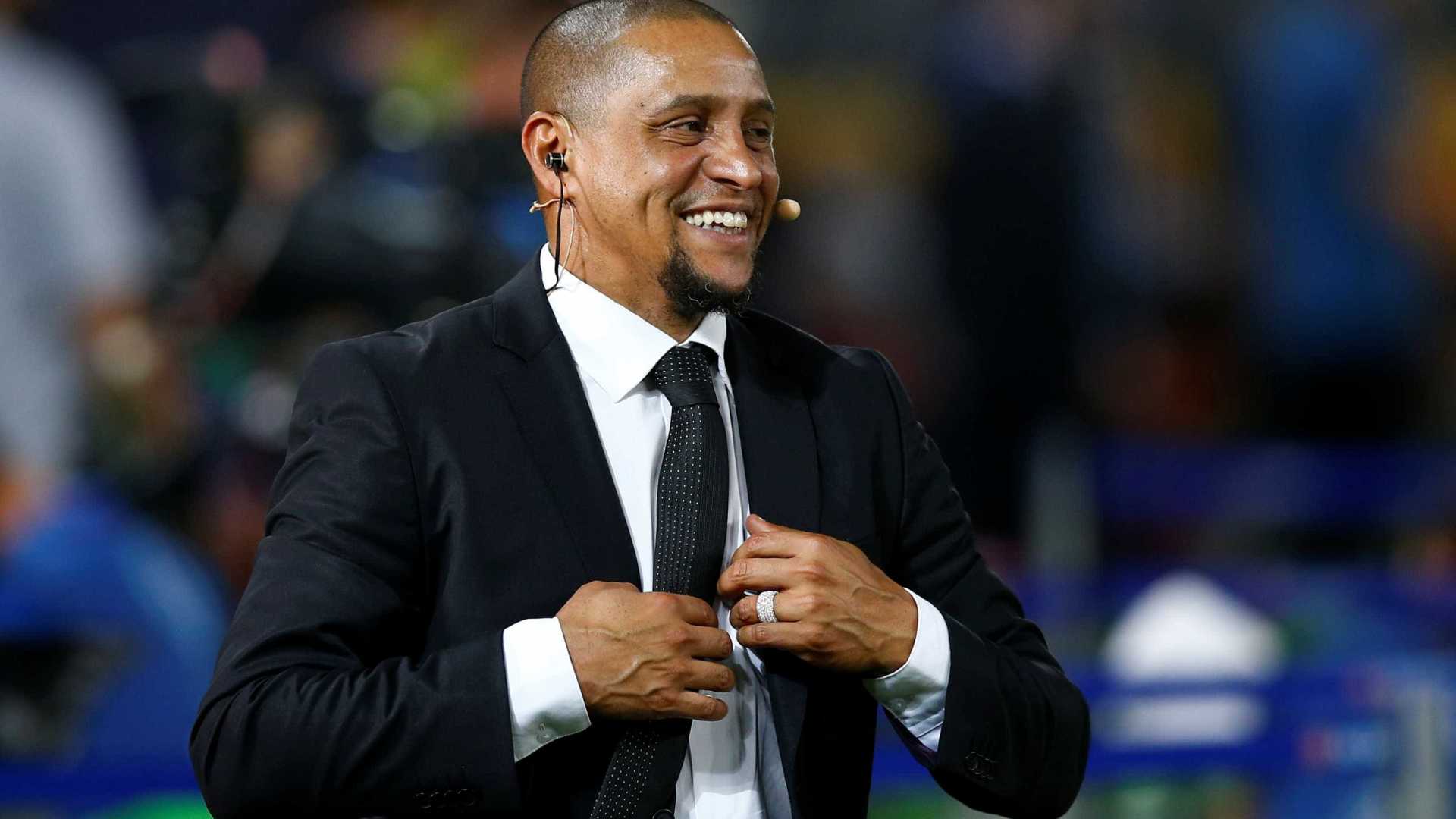 Roberto Carlos entra com ação de despejo contra ex-mulher e filhos