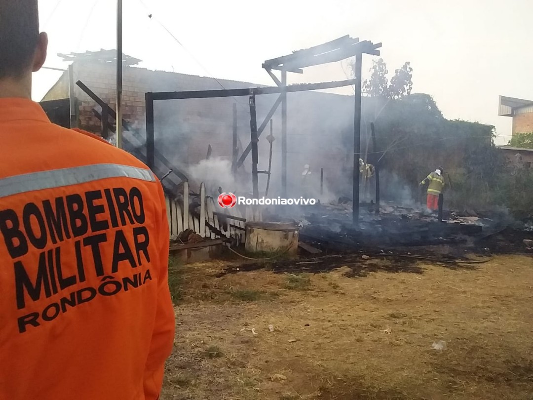 INCÊNDIO: Residência é consumida pelo fogo na zona Leste de Porto Velho