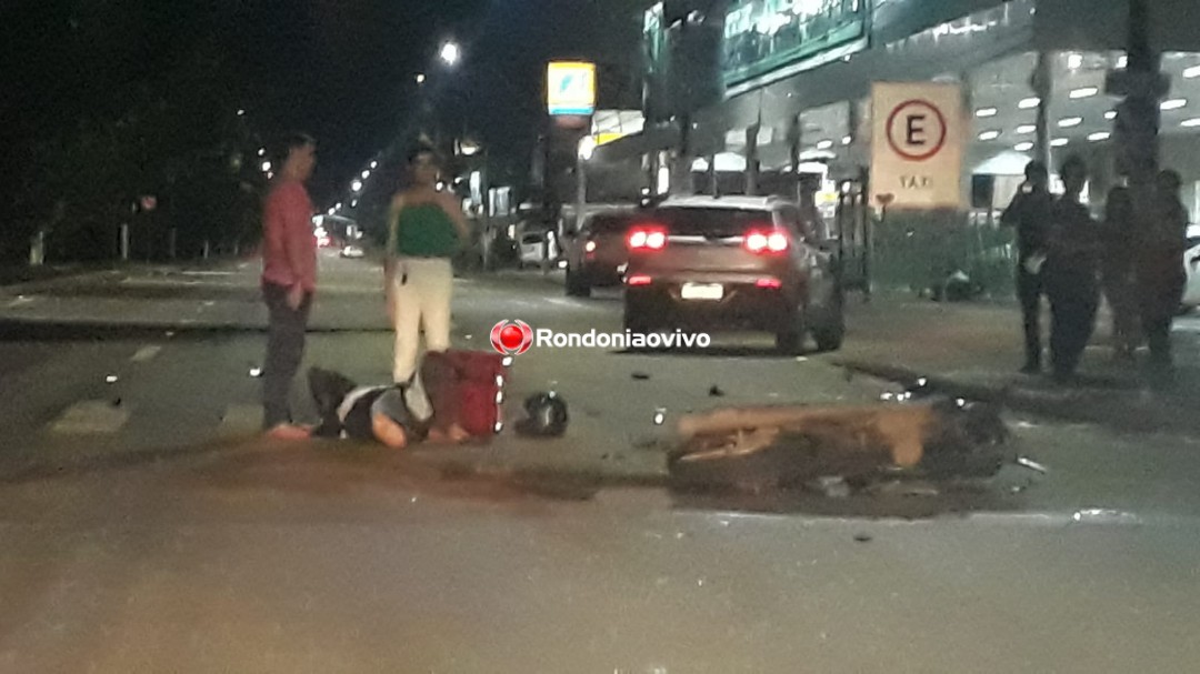 FRATURA EXPOSTA: Motoboy de delivery se envolve em grave acidente na Jorge Teixeira 