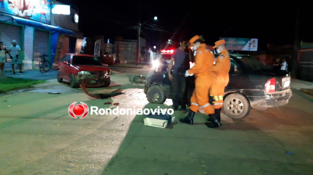 COLISÃO FRONTAL: Crianças ficam lesionadas após acidente envolvendo três carros