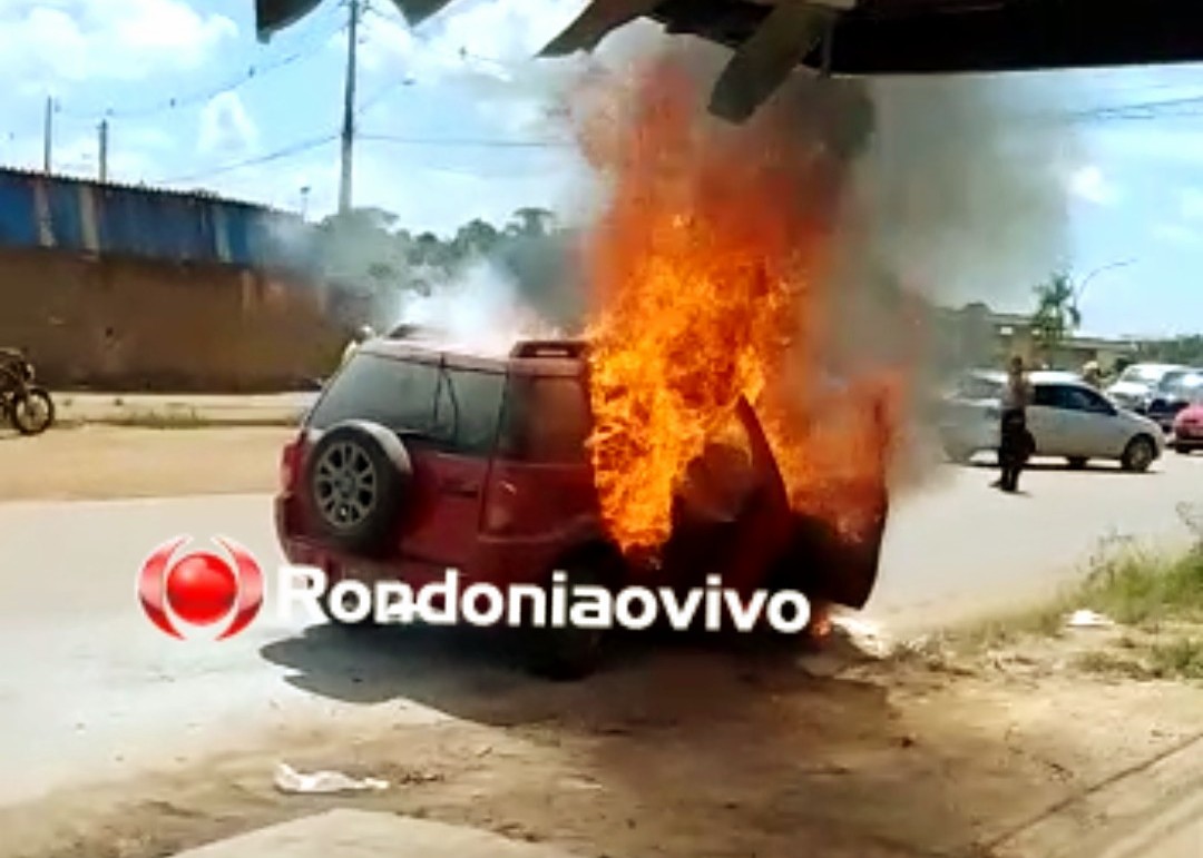 SINISTRO: Ecosport pega fogo na Estrada da Penal em Porto Velho
