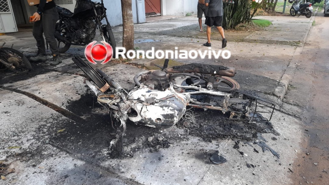 DESTRUIÇÃO: Três motocicletas são incendiadas de forma criminosa na frente de empresa 