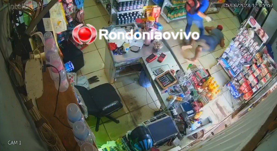 VEJA VÍDEO: Comerciante é obrigado a deitar no chão e tem arma roubada em mercado 