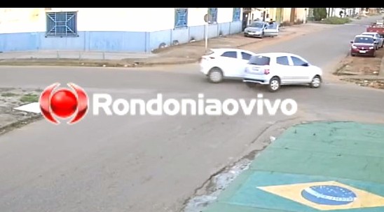 IMPRUDÊNCIA: Vídeo de câmera de segurança registra grave batida entre carros 