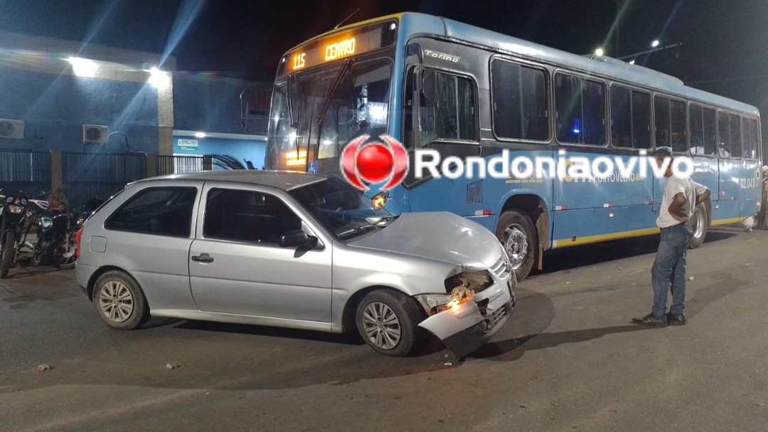 COLISÃO: Ônibus arrasta carro em acidente na frente da UPA na zona Leste 