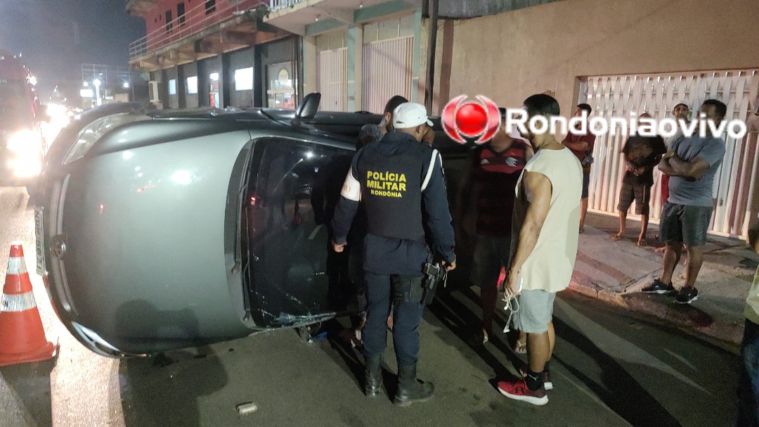 SEM CONTROLE: Veículo Gol capota após colisão com Onix estacionado 