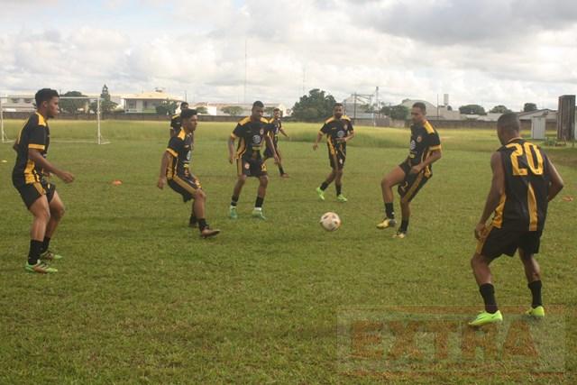 Novos reforços juntam-se ao plantel do VEC e time intensifica treinamentos