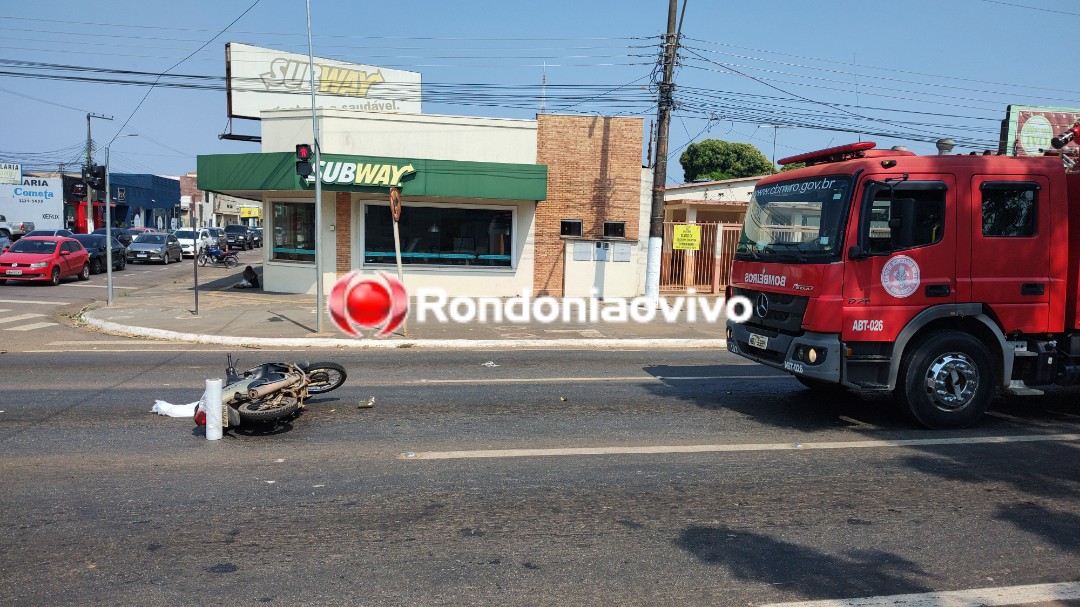 VÍDEO: Ambulância do Corpo de Bombeiros se envolve em acidente com motociclista na Jorge Teixeira