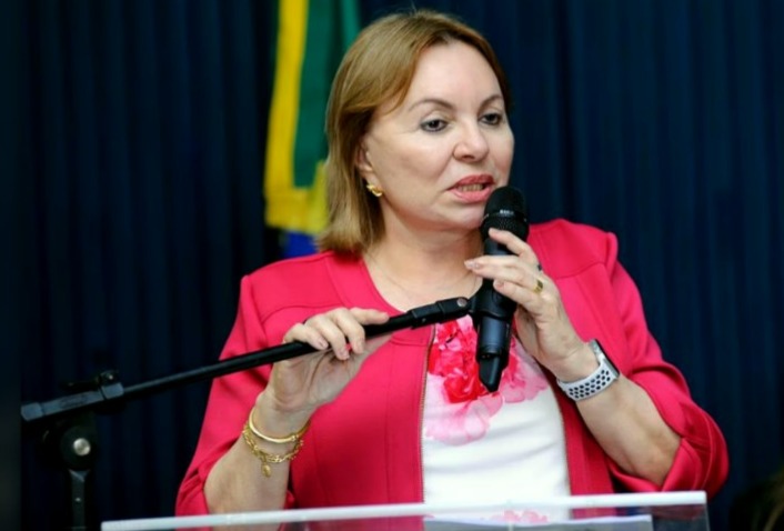 INVESTIGADA: Deputada usou dinheiro do INSS para comprar imóvel e carro de luxo