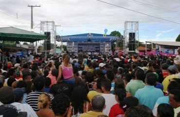 Multidão toma conta do bairro JK I para ver presidente; prefeito diz que preferiu levar  Lula para zona mais pobre da capital – Confira fotos