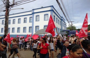 GREVE CONTINUA - STF derruba liminar que determinava o fim da greve e aplicava multa