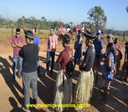 Índios Kaxarari iniciam protesto com ocupação da Eletrobrás em Extrema