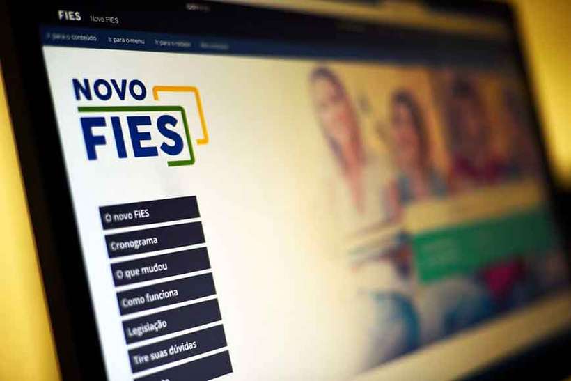 DIFÍCIL: Nota mínima vai ser exigida no FIES e vagas podem encolher