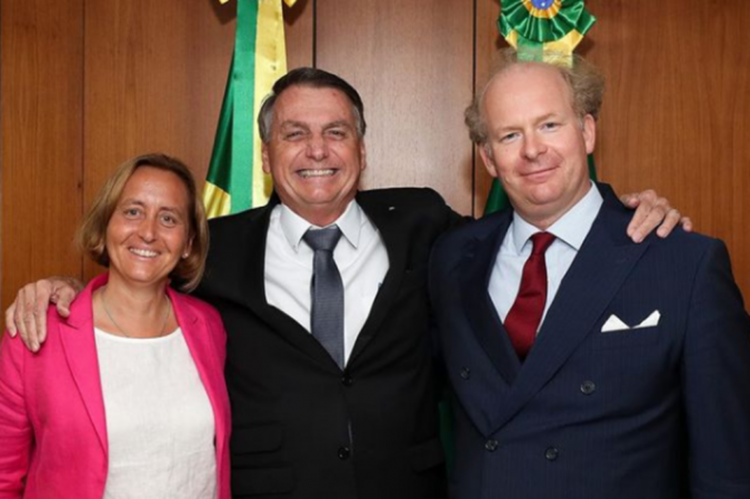 CONSERVADORES: Bolsonaro se encontra com deputada de partido neonazista da Alemanha