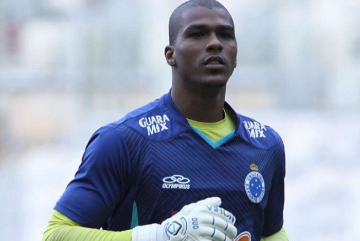 TRAGÉDIA: Filho de goleiro tem morte cerebral após queda de armário