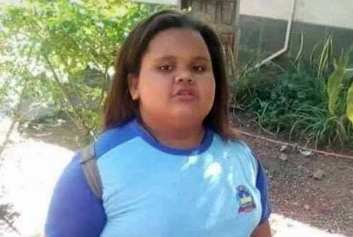 ENQUANTO BRINCAVA: Menina de 10 anos morre engasgada após engolir pirulito