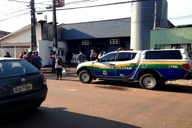 Usuários de drogas furtam carro, roubam, agridem vítimas e são capturados pela PM