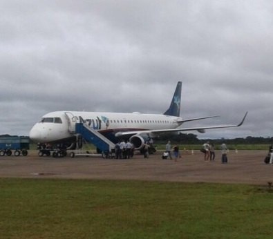 Jato faz pouso 'de emergência' e empresa aérea toma 'cutucada' de vereador