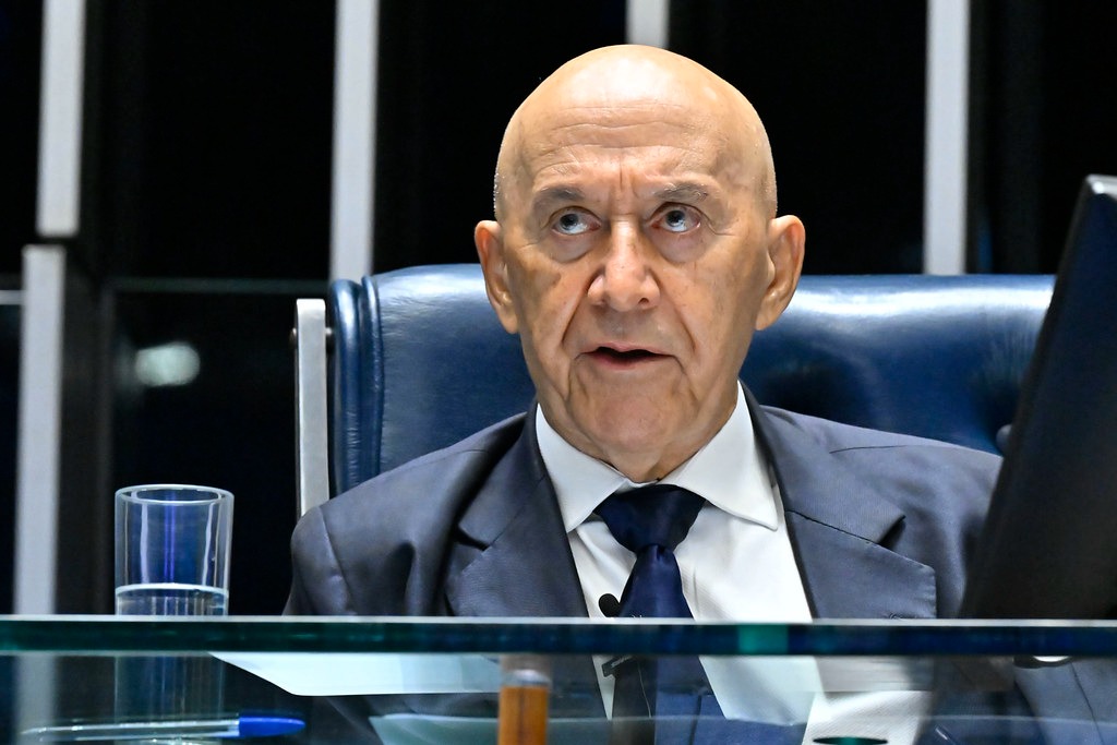 CONFÚCIO MOURA: Senador defende equilíbrio político e prioridade para educação e tecnologia