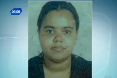 Mãe dá à luz em banheiro de hospital e deixa recém-nascido no lixo