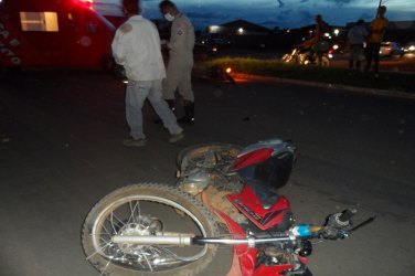 Colisão entre motocicletas deixa condutores feridos