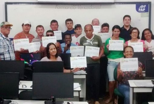 Sindsef forma a 1ª turma do curso de inclusão digital