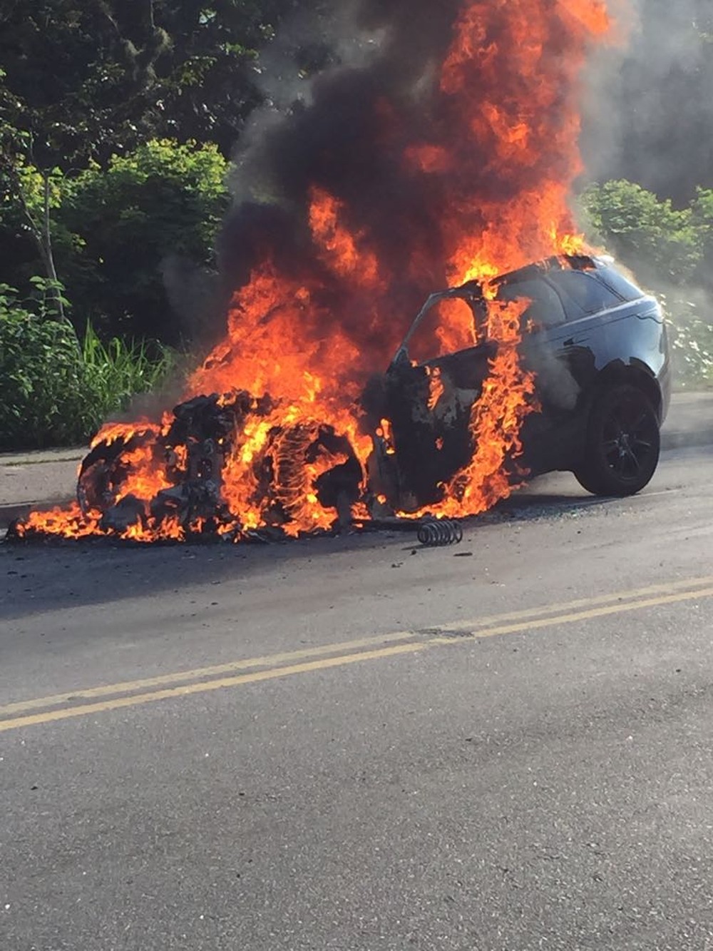 FLAMENGO: Carro de Paquetá pega fogo e explode a caminho do Ninho do Urubu