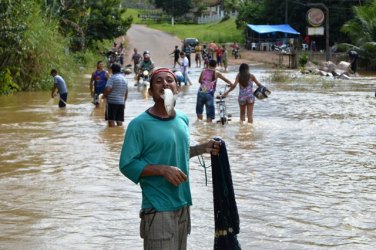 CHEIA – Rio Madeira continua subindo e chega ao nível de 19,58 metros