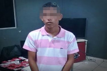 Adolescente é apreendido por roubar vendedoras