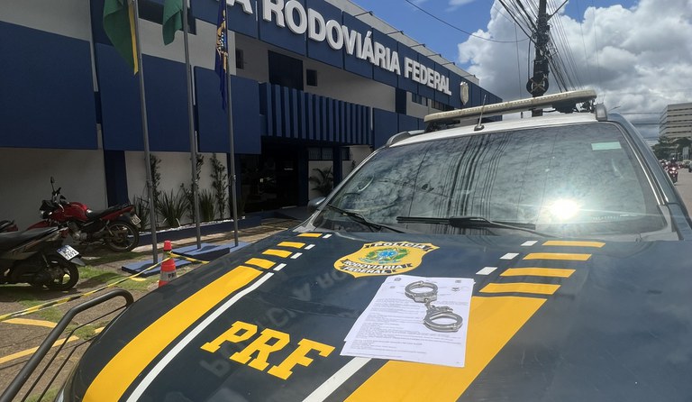 FISCALIZAÇÃO: PRF prende dois homens com mandados em aberto durante abordagens na BR-364