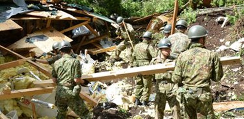 TRAGÉDIA: Deslizamentos causados por terremoto deixam 20 desaparecidos no Japão