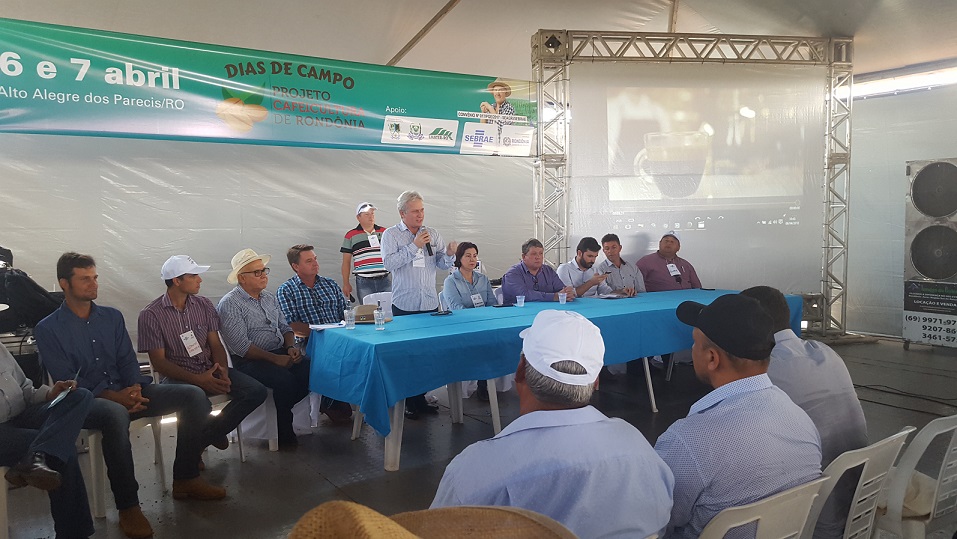 Dia de campo do Projeto Cafeicultura de RO debate a tecnologia