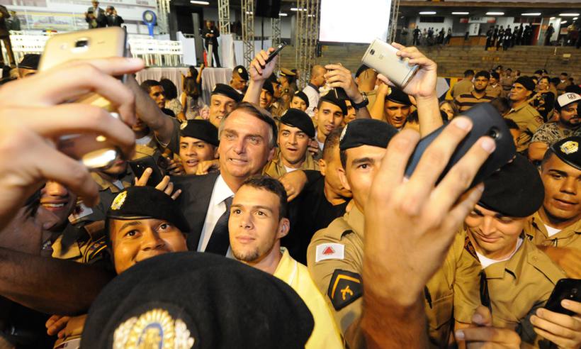 Inspirados em Bolsonaro, militares vão lançar 71 candidatos