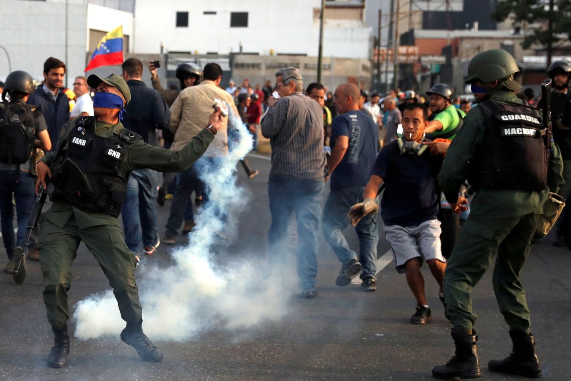 TENSÃO: Guaidó afirma ter apoio de militares para derrubar Maduro