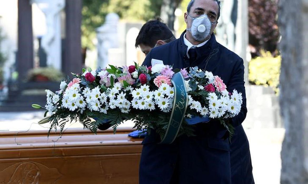 MORTOS: Cemitérios e funerárias se preparam para aumento da demanda