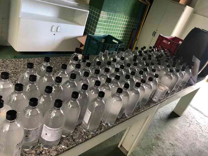 FALSIFICAÇÃO: Polícia prende mulher por produção irregular de álcool em gel