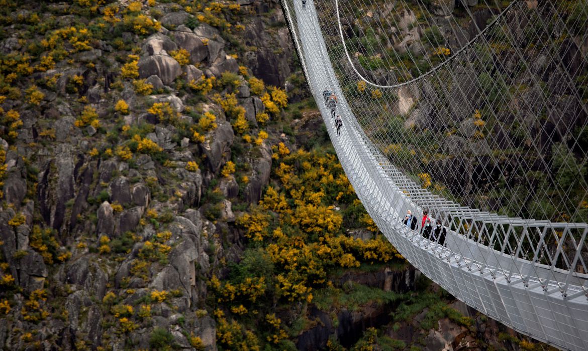 CORAGEM: Portugal inaugura ponte suspensa de pedestres mais longa do mundo