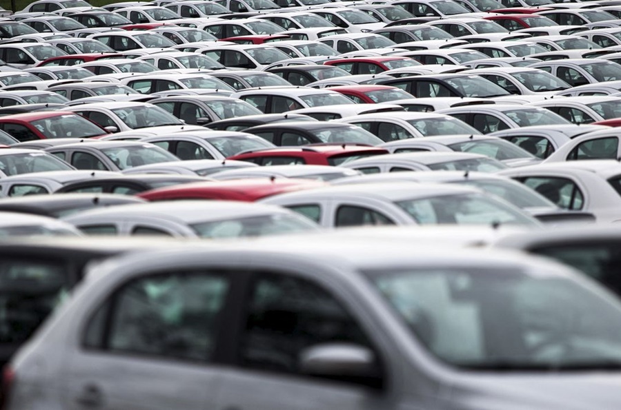 PÁTIO CHEIO: Volkswagen suspende produção de carros no país