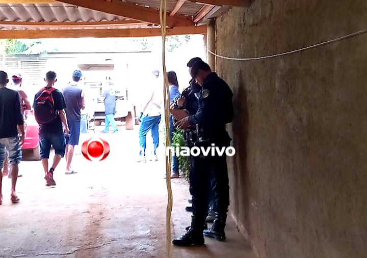 TRISTEZA: Polícia é acionada após jovem ser achado morto na varanda de residência