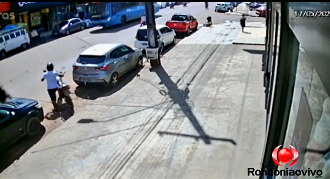 VÍDEO: Câmera de monitoramento registra ladrão furtando motocicleta na Av. Jatuarana