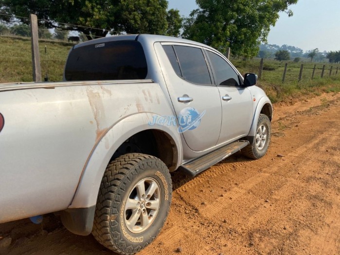 VÁRIOS TIROS: Homem é encontrado morto ao lado de caminhonete com santinhos de candidato 