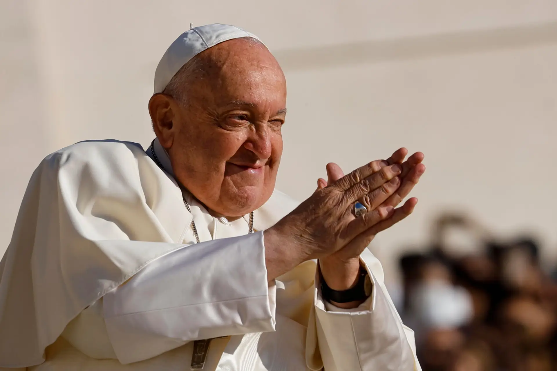 CONCLAVE: Novo papa é eleito após 4ª votação no Vaticano