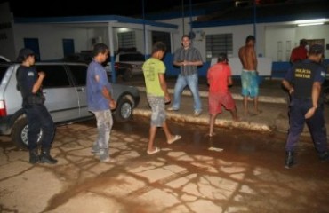 JARU - Homens são detidos acusados de depredar viatura da Polícia Militar