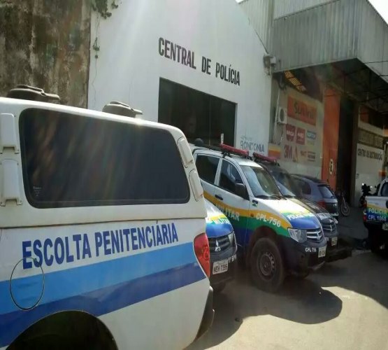 PRESÍDIO: Apenado é flagrado com droga e celular durante revista