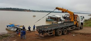 ACIDENTE – Caminhão afunda com três pessoas no rio Madeira