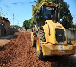 ZONA LESTE - Ruas não asfaltadas estão sendo recuperadas e encascalhadas