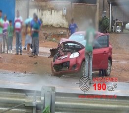 Colisão entre carro e caminhão boiadeiro deixa homem ferido na BR-364